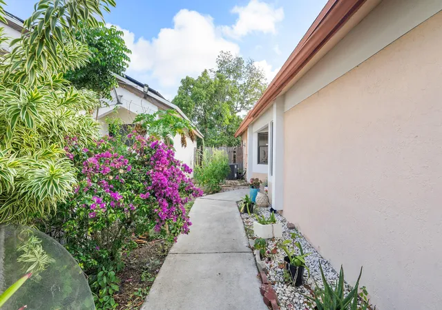 Homes for sale in North Lauderdale, FL | 904 Magnolia Ave, North Lauderdale, FL 33068 | MLS# B26018608