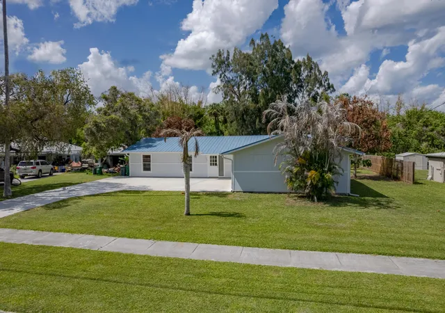 3rd image of 320 Chamberlain Blvd, Fort Pierce, FL 34946 | MLS# B26018643
