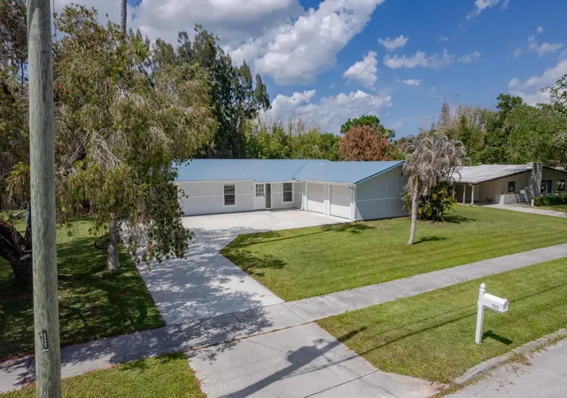 5th image of 320 Chamberlain Blvd, Fort Pierce, FL 34946 | MLS# B26018643