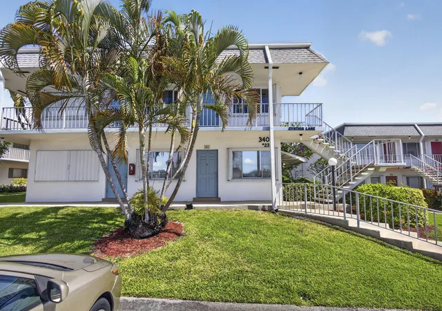 3rd image of 3402 Cynthia Ln #201, Lake Worth, FL 33461 | MLS# B26018716