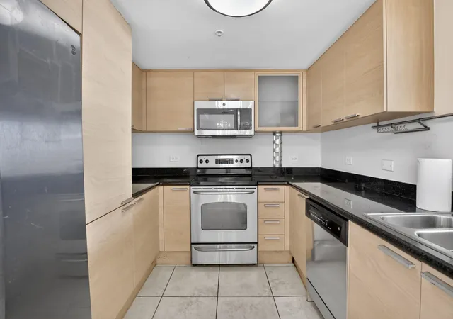 Homes for sale in Hollywood, FL | 140 S Dixie Hwy #819, Hollywood, FL 33020 | MLS# B26018779