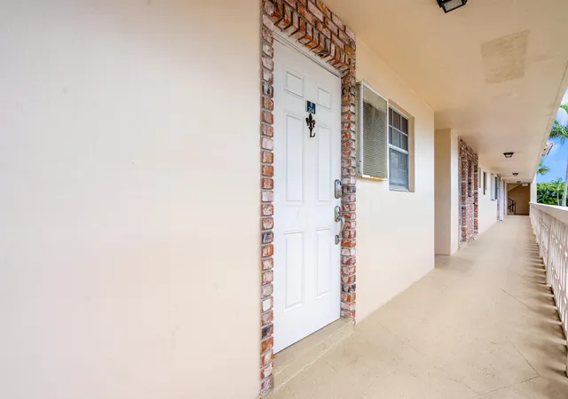 Homes for sale in Boca Raton, FL | 400 Ne 20th Street, Boca Raton, FL 33431 | Houzeo