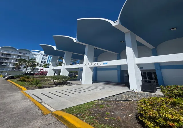 3rd image of 486 Nw 165Th St Rd #B-405, Miami, FL 33169 | MLS# A11990856