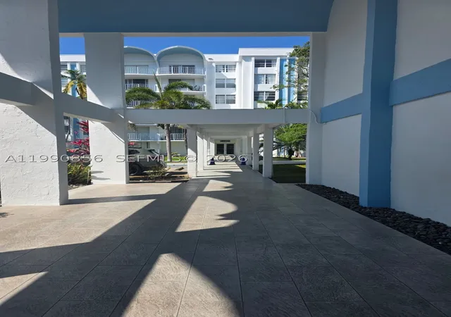 4th image of 486 Nw 165Th St Rd #B-405, Miami, FL 33169 | MLS# A11990856