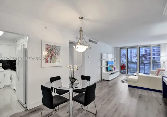 5th image of 2501 Ocean Dr #415, Hollywood, FL 33019 | MLS# A12005869