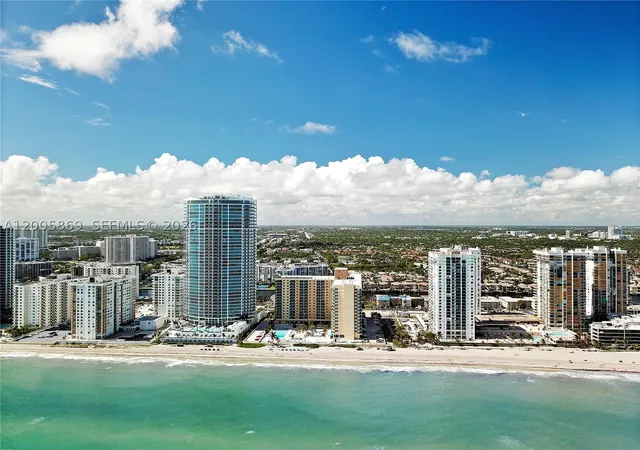 2nd image of 178 NE 45th St, Hollywood, FL 33019