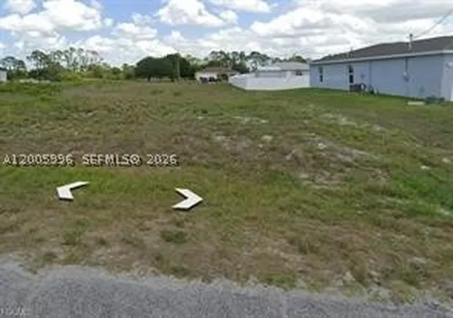 2nd image of 9046 Green Cir, La Belle, FL 33935 | MLS# A12005996