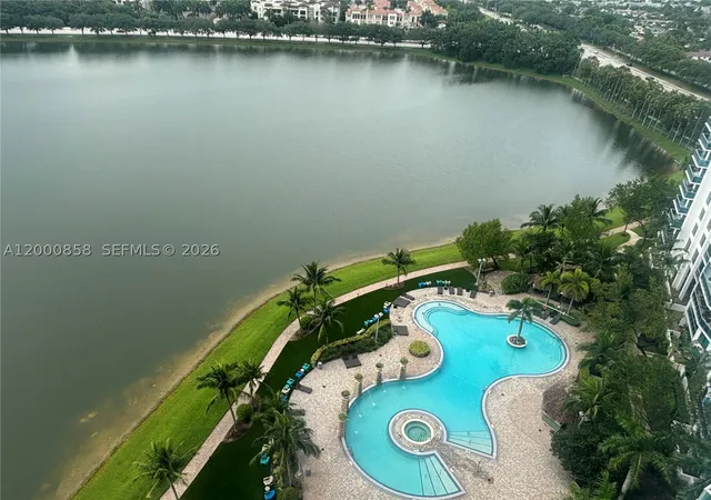 Listing Photo 2 - Condo for sale in building located at 2681 N Flamingo Rd, Sunrise, FL 33323 - Unit #1805S