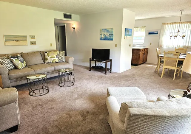 Homes for sale in Vero Beach, FL | 35 Vis Gdns Trl, Vero Beach, FL 32962
