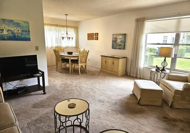Homes for sale in Vero Beach, FL | 35 Vis Gdns Trl, Vero Beach, FL 32962