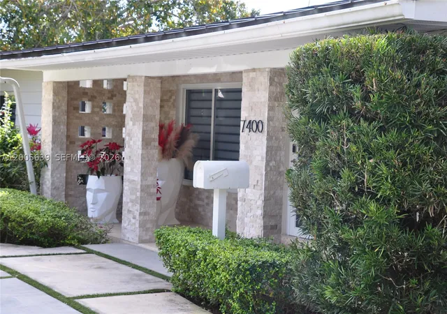 Photo 2 of Single family home for sale at 7400 Sw 116th St, Pinecrest, FL 33156 | MLS# A12005639 | Listing updated on 2026-10-08
