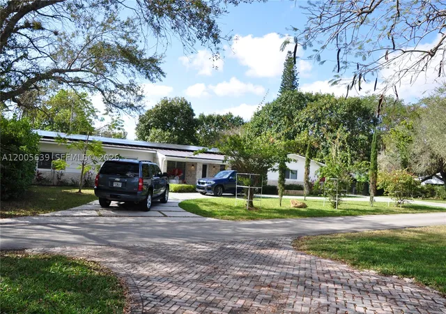 Photo 3 of Single family home for sale at 7400 Sw 116th St, Pinecrest, FL 33156 | MLS# A12005639 | Listing updated on 2026-10-08