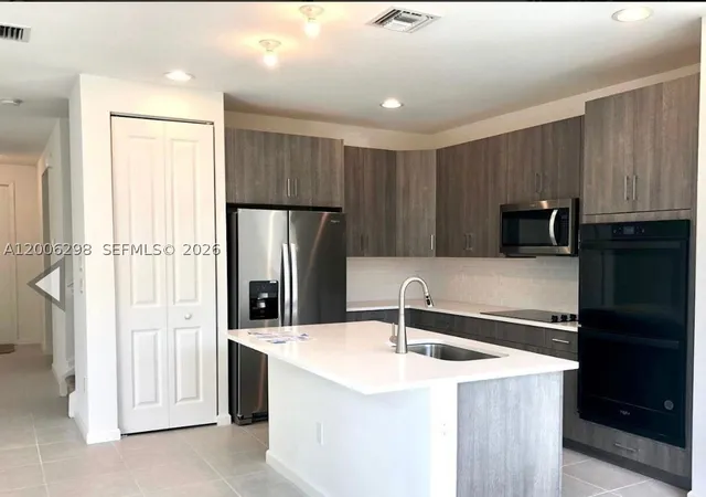 2nd image of 3525 Nw 1st St, Pompano Beach, FL 33069 | MLS# A12006298