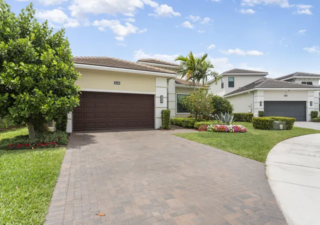2nd image of 16148 Key Biscayne Ln, Loxahatchee, FL 33470 | MLS# B26019085