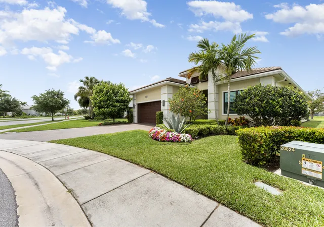 3rd image of 16148 Key Biscayne Ln, Loxahatchee, FL 33470 | MLS# B26019085