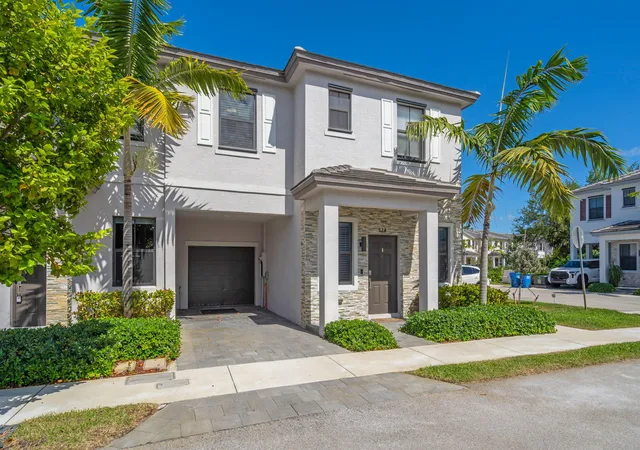 Homes for sale in Fort Lauderdale, FL | 524 Sw 19th Wy, Fort Lauderdale, FL 33312 | MLS# B26019176