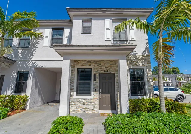 Homes for sale in Fort Lauderdale, FL | 524 Sw 19Th Wy, Fort Lauderdale, FL 33312 | MLS# B26019176