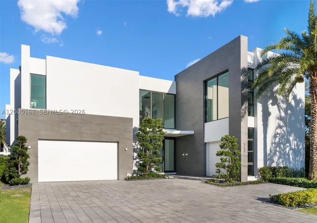 Photo 2 of Mansion for sale at 4232 E Tradewinds Ave, Lauderdale By The Sea, FL 33308 | MLS# A12000167 | Listing updated on 2026-10-08