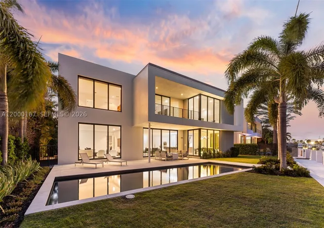 Photo 3 of Mansion for sale at 4232 E Tradewinds Ave, Lauderdale By The Sea, FL 33308 | MLS# A12000167 | Listing updated on 2026-10-08