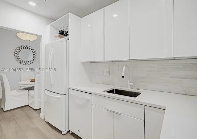 3rd image of 625 Biltmore Way #103, Coral Gables, FL 33134 | MLS# A12004858