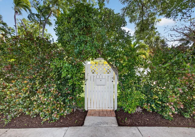 2nd image of 502 49th St, West Palm Beach, FL 33407 | MLS# B26019247