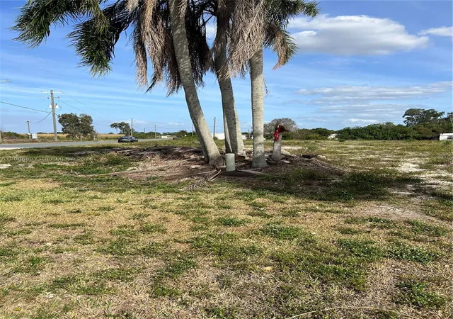 3rd image of 1510 River Road, Moore Haven, FL 33873 | MLS# A12006637