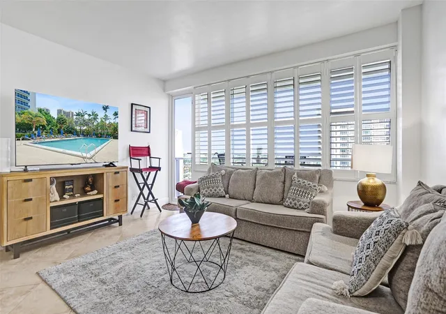 5th image of 3333 Ne 34Th St #1006, Fort Lauderdale, FL 33308 | MLS# B26019493