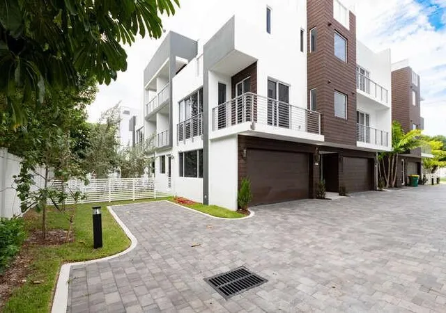 Homes for sale in Fort Lauderdale, FL | 700 Ne 14th Ave #206, Fort Lauderdale, FL 33304 | MLS# B26019497