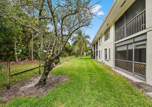 Homes for sale in Palm Beach Gardens, FL | 1701 Sabal Ridge Circle, Palm Beach Gardens, FL 33418 | Houzeo