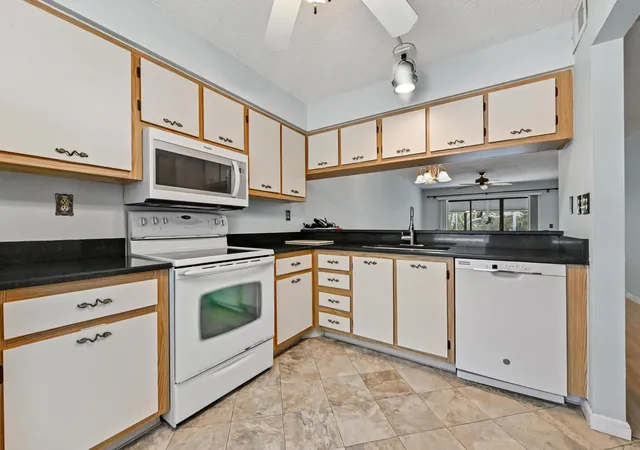 Homes for sale in Palm Beach Gardens, FL | 1701 Sabal Ridge Cir, Palm Beach Gardens, FL 33418