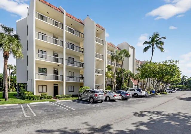 Homes for sale in West Palm Beach, FL | 3000 Presidential Wy #303, West Palm Beach, FL 33401 | MLS# B26019633
