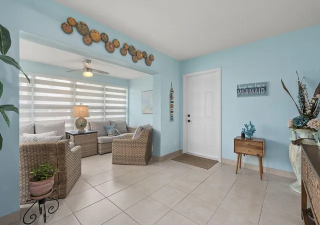 2nd image of 1177 S Dr Cir #B, Delray Beach, FL 33445 | MLS# B26019686