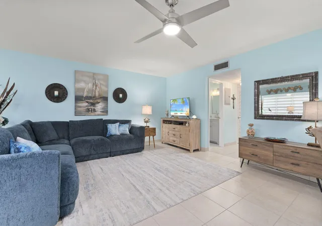 5th image of 1177 S Dr Cir #B, Delray Beach, FL 33445 | MLS# B26019686