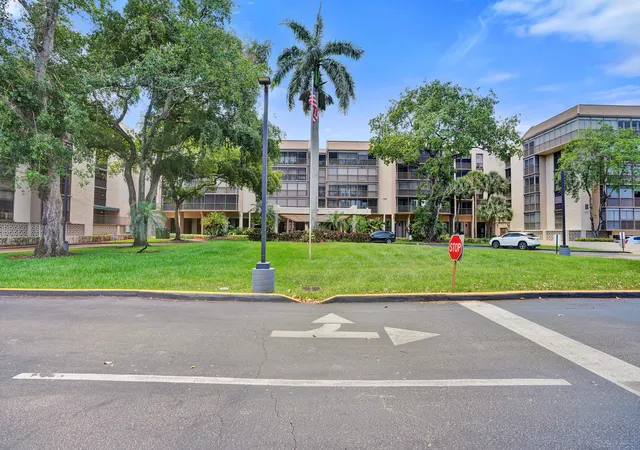 Homes for sale in Hollywood, FL | 2800 N 46th Ave #A302, Hollywood, FL 33021 | MLS# B26019697