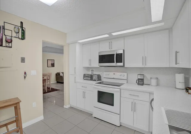 Homes for sale in Hollywood, FL | 2800 N 46Th Ave, Hollywood, FL 33021