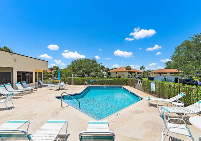 Homes for sale in Hobe Sound, FL | 6503 Se Williamsburg Drive, Hobe Sound, FL 33455 | Houzeo