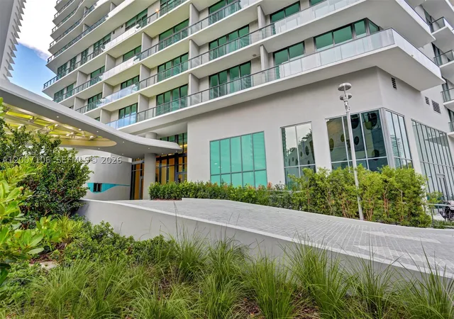 Listing Photo 4 - Condo for sale in building located at 501 Ne 31St St, Miami, FL 33137 - Unit #910