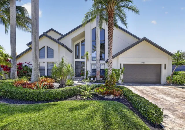 Homes for sale in Lighthouse Point, FL | 2920 Ne 47th St, Lighthouse Point, FL 33064 | MLS# B26019849