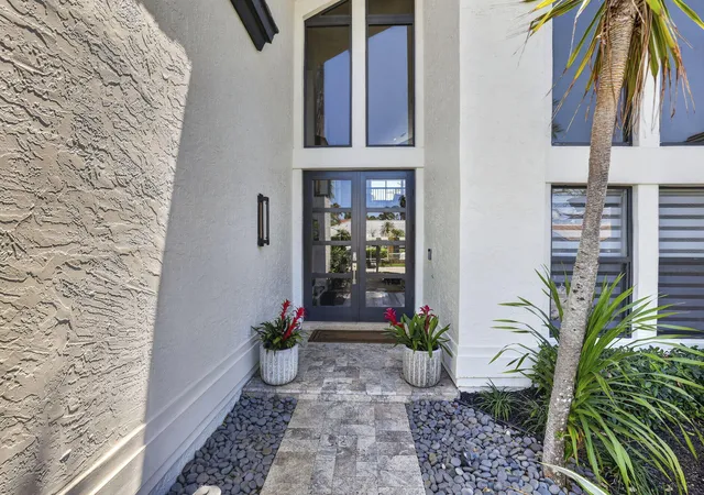Homes for sale in Lighthouse Point, FL | 2920 Ne 47Th St, Lighthouse Point, FL 33064 | MLS# B26019849