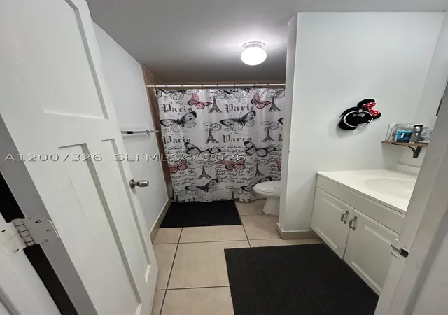 Listing Photo 3 - Condo for sale in building located at 1100 Ne 1St Ct, Hallandale Beach, FL 33009 - Unit #104