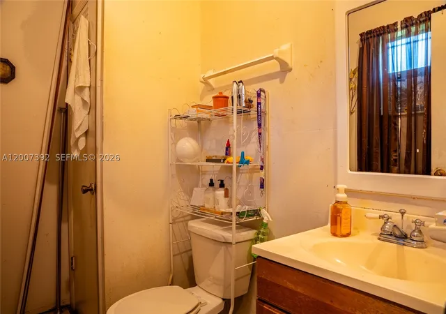 Photo 2 of Single family home for sale at 6924 Holly Creek Rd, Orlando, FL 32798 | MLS# A12007392 | Listing updated on 2026-04-25