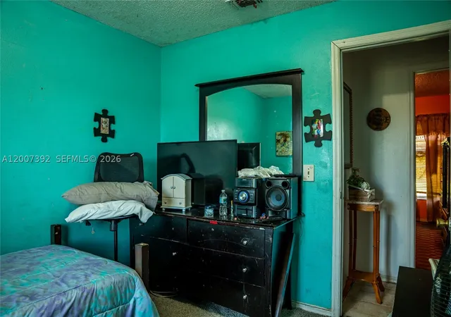 Photo 3 of Single family home for sale at 6924 Holly Creek Rd, Orlando, FL 32798 | MLS# A12007392 | Listing updated on 2026-04-25