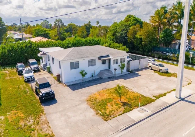 Photo 3 of Single family home for sale at 5290 Palm Ave, Hialeah, FL 33012 | MLS# A12007406 | Listing updated on 2026-06-16