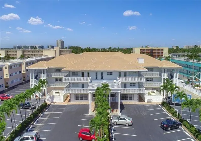 3rd image of 1461 S Ocean Blvd S, Lauderdale By The Sea, FL 33062