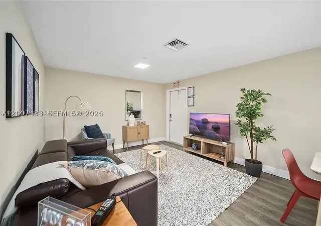 Photo 4 of House for sale at 2320 Garfield St, Hollywood, FL 33020 | MLS# A12007433 | Listing updated on 2026-08-19