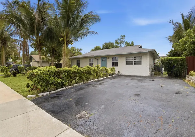 Homes for sale in North Lauderdale, FL | 8230 Sw 4Th Pl, North Lauderdale, FL 33068 | MLS# B26020056