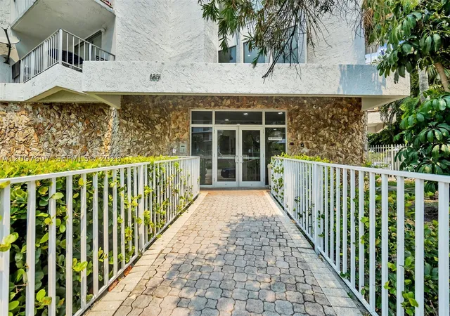 Homes for sale in Miami Beach, FL | 6801 Indian Creek Dr, Miami Beach, FL 33141 | Houzeo