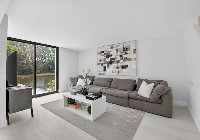 2nd image of 3708 Bridgewood Dr, Boca Raton, FL 33434 | MLS# B26020173