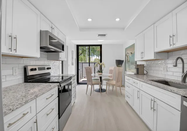 4th image of 3708 Bridgewood Dr, Boca Raton, FL 33434 | MLS# B26020173