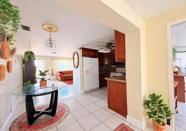 4th image of 1014 Se 4Th Ct, Deerfield Beach, FL 33441 | MLS# B26020179